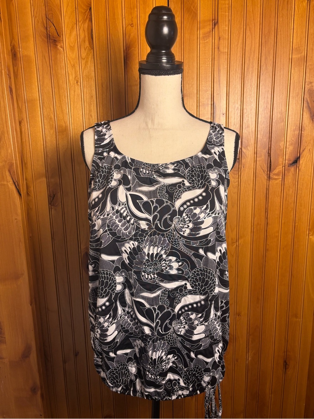 T.H.E. Black & White Floral Swim Tank Top with Adjustable Hem, size 16